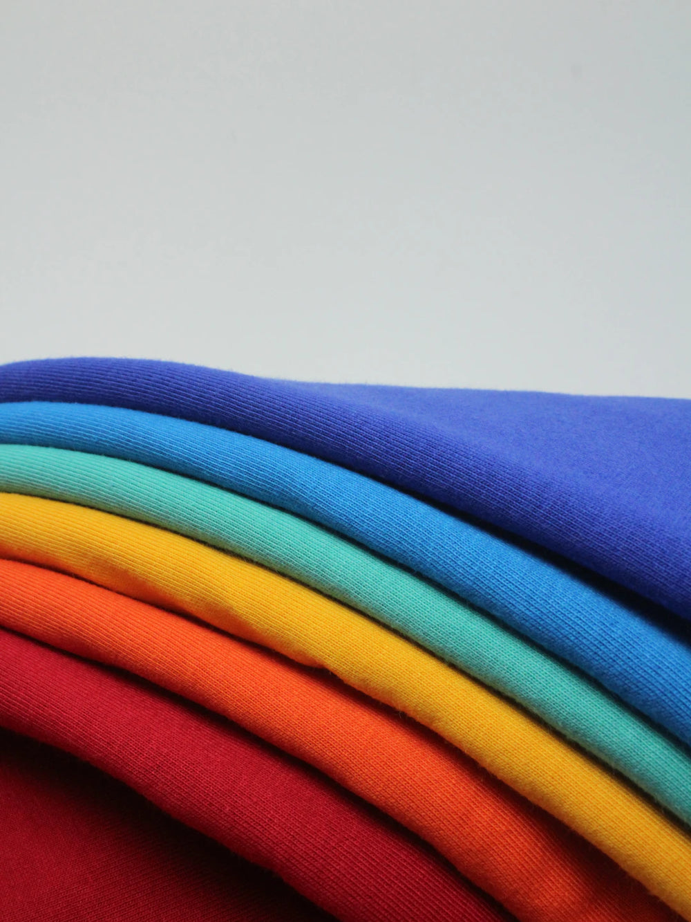 Descubre los mejores tejidos para la ropa masculina