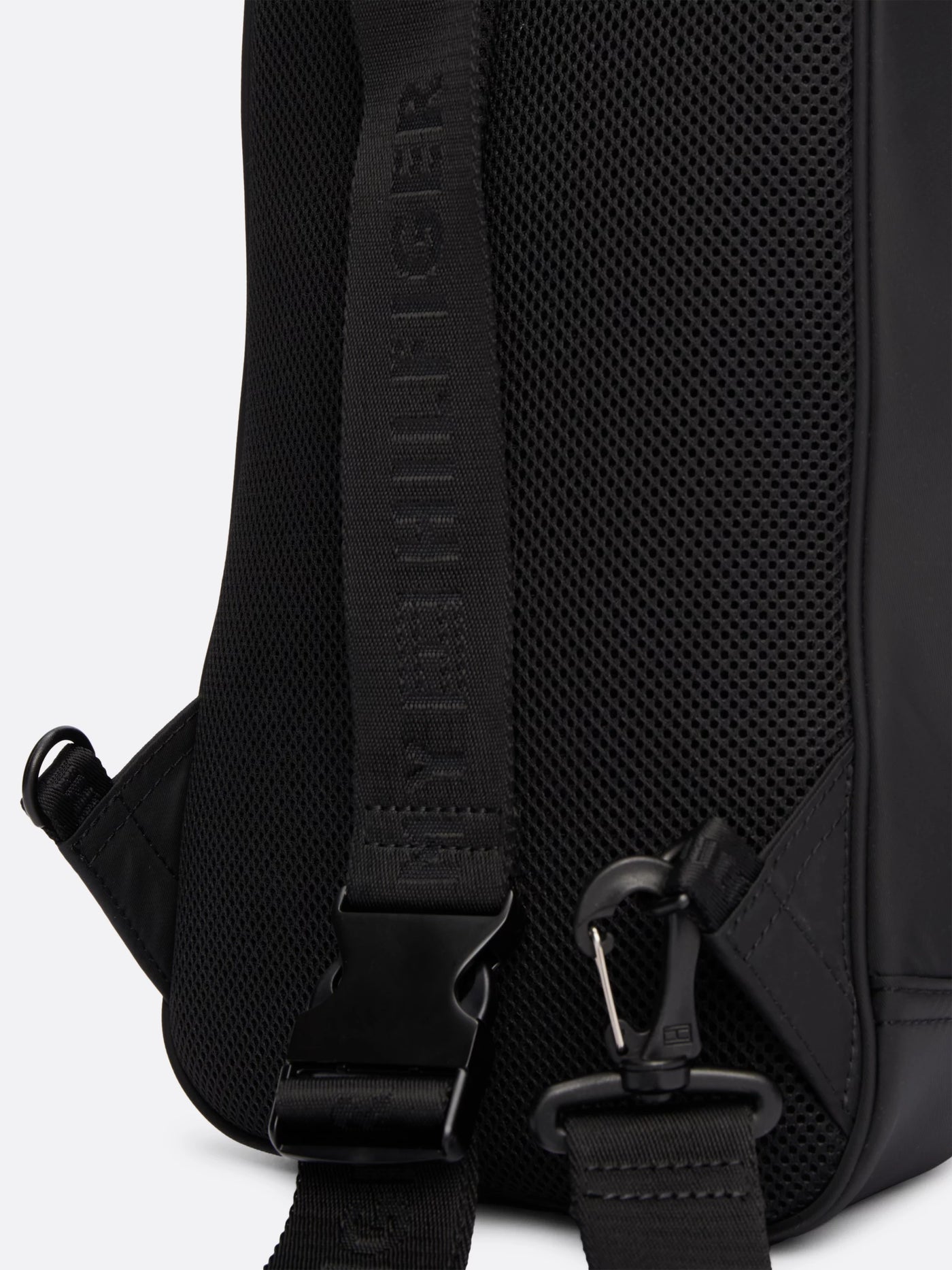 Tommy Hilfiger Mochila Repreve Sling Bag · imagen 3