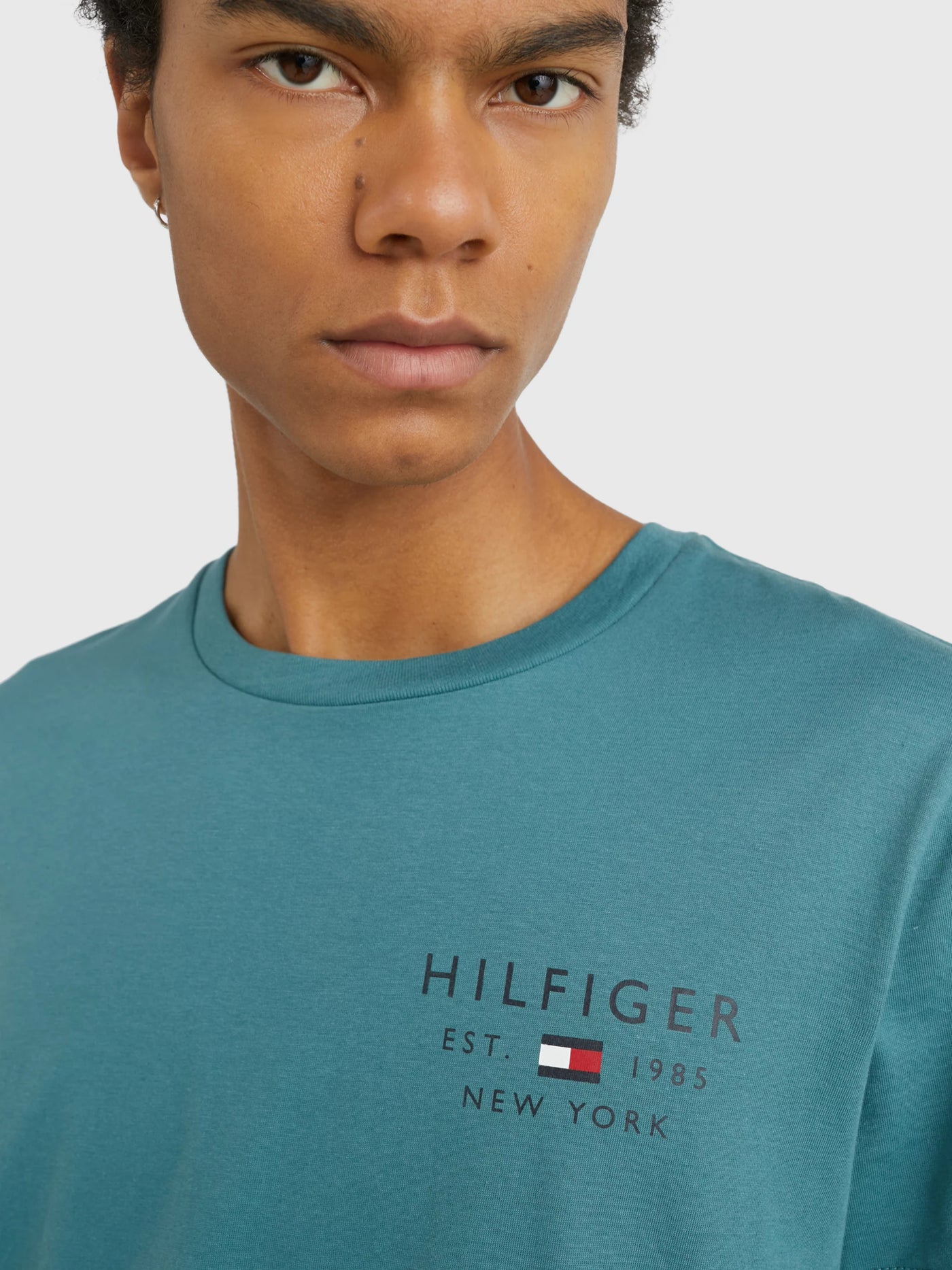 Camisetas Tommy Hilfiger Hombre Brand Love Small Logo Tee · Azul · imagen 3