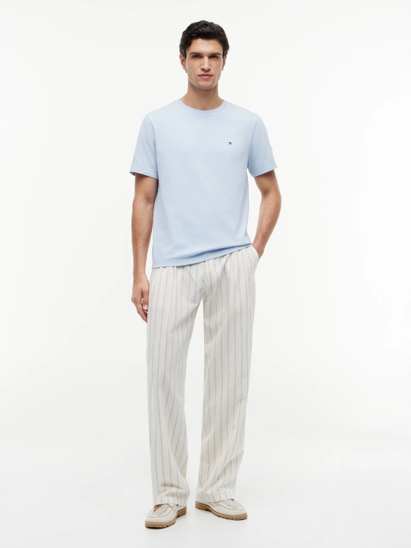 Tommy Hilfiger Camiseta Essential Reg Fit Solid Tee · ref. mw0mw399 · imagen 2
