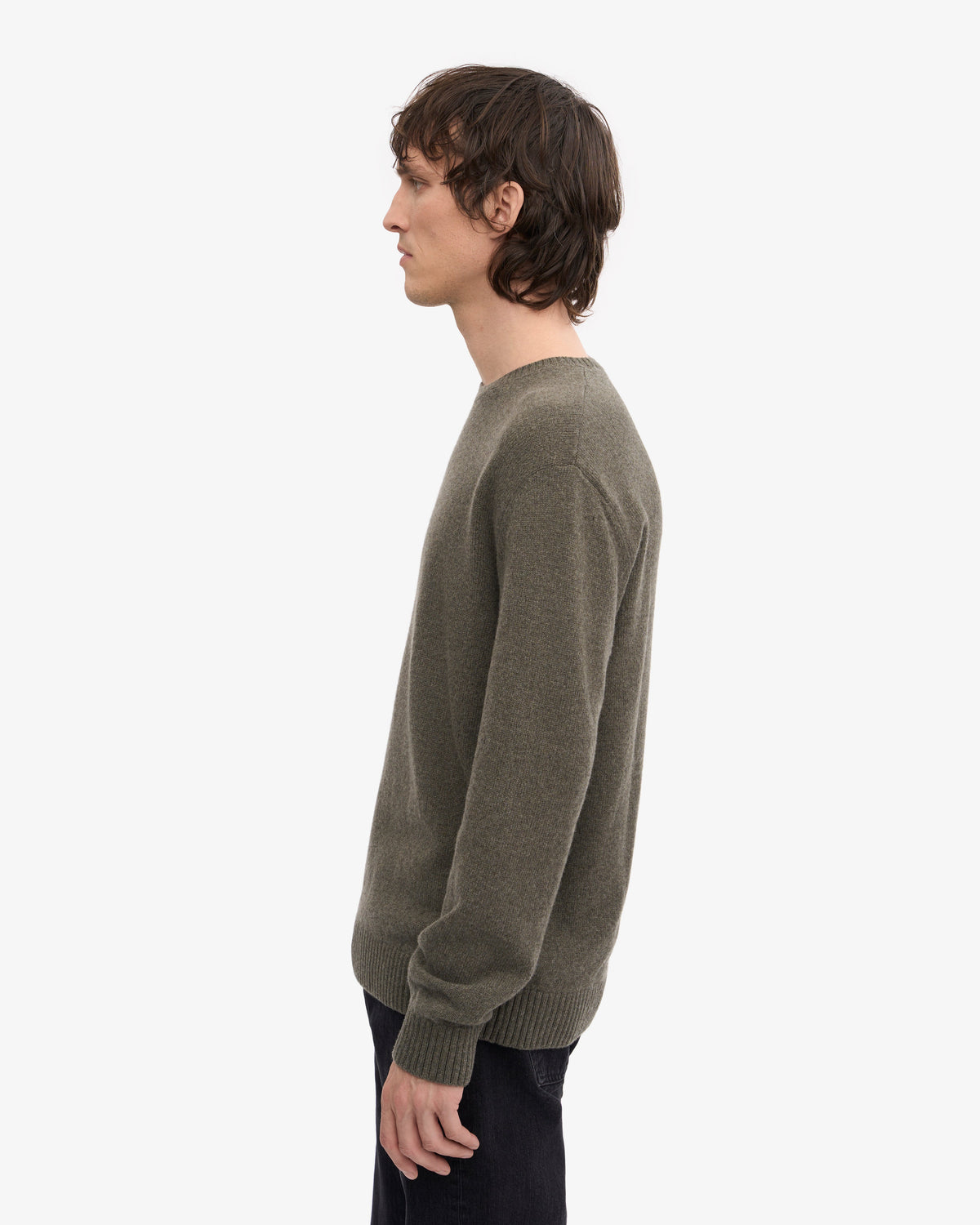Jersey Cuello Redondo Lana Merino Verde Oliva Empolvado | Colorful Standard · imagen 3