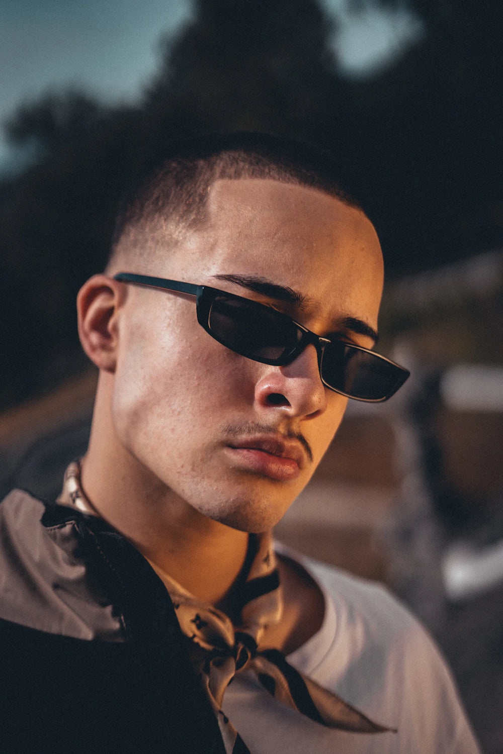 Gafas de Sol Urbanas para un Estilo Veraniego Moderno