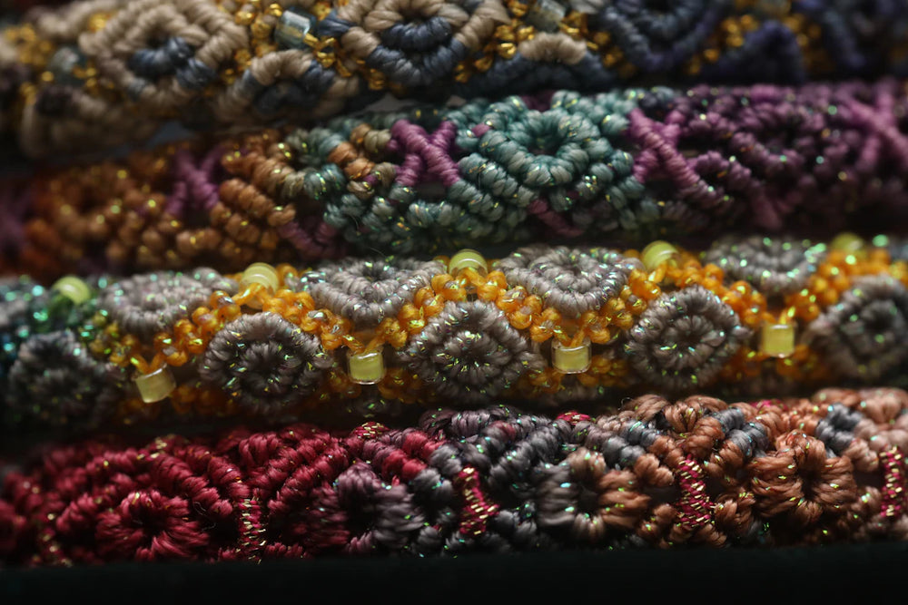 Consigue Estilo con Pulseras Coloridas para Hombres