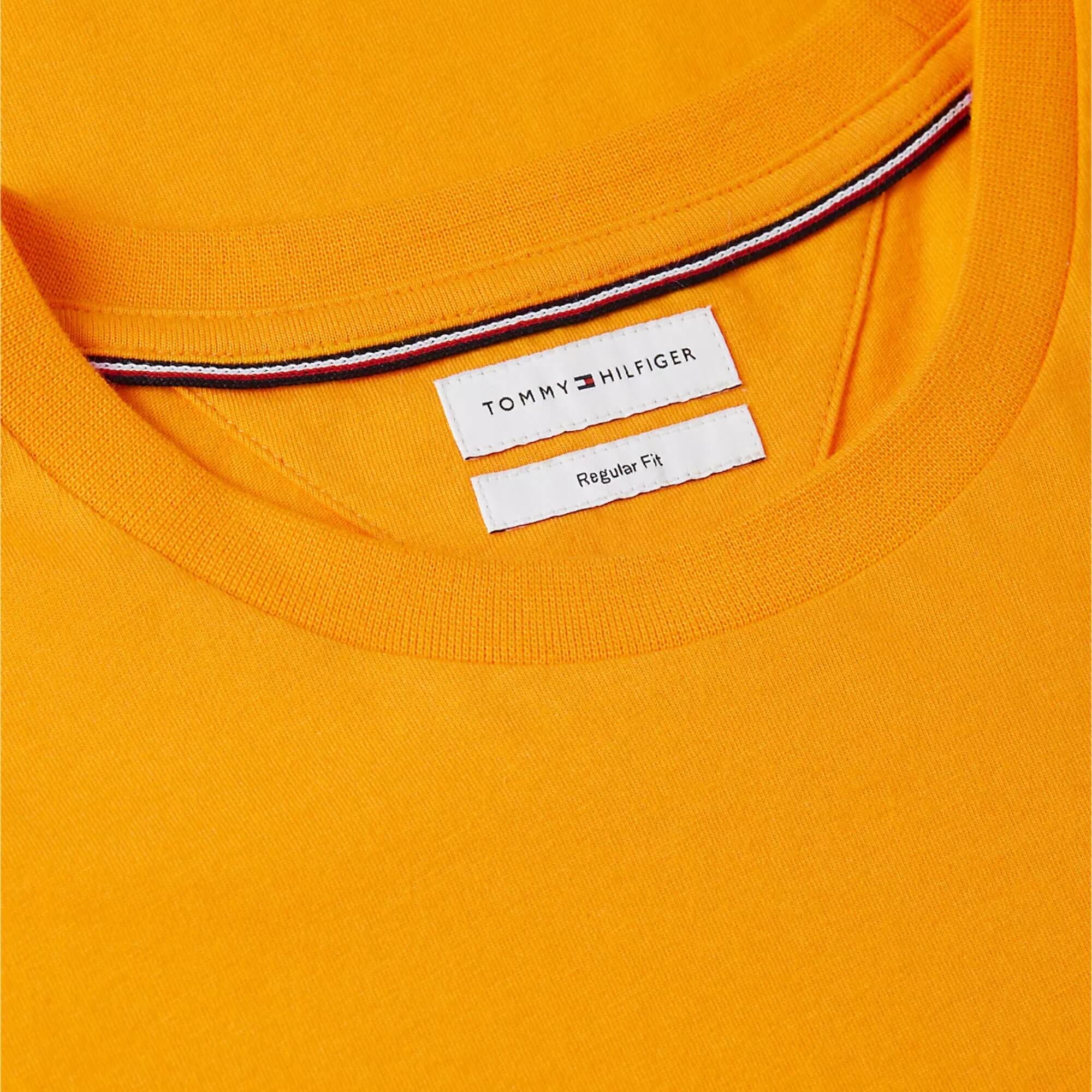 Camiseta Tommy Hilfiger Hombre Ess Seasonal Reg Fit Solid Tee · imagen 2