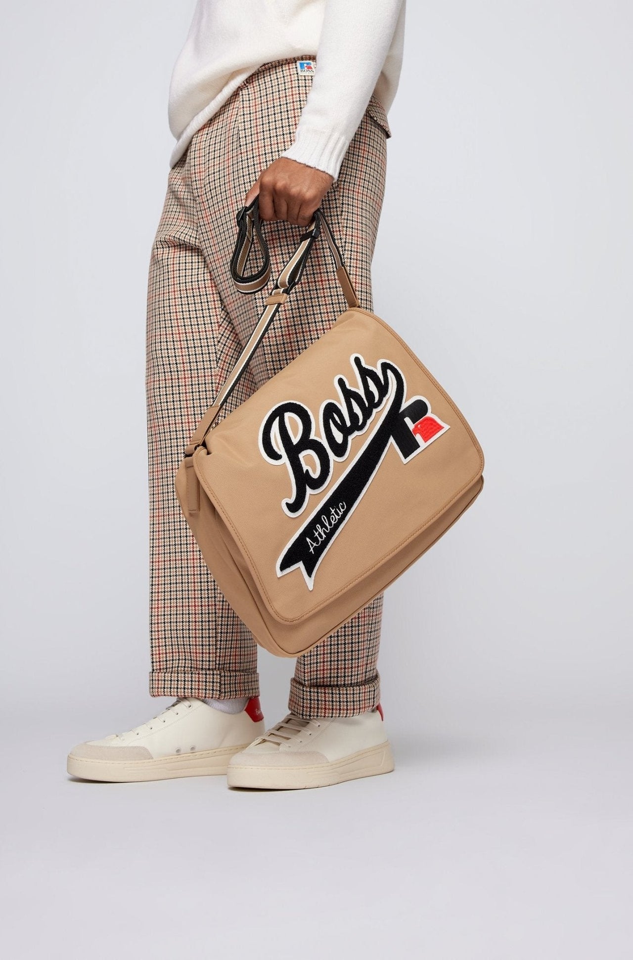 50465332262 Bolso boss messenger l_ra 10230704 01