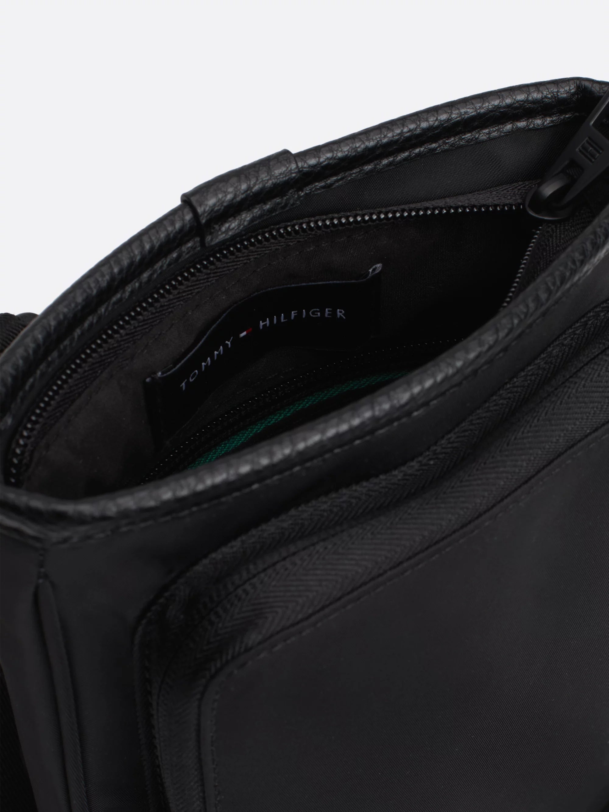 Tommy Hilfiger Bolso Repreve Mini Crossover · imagen 4