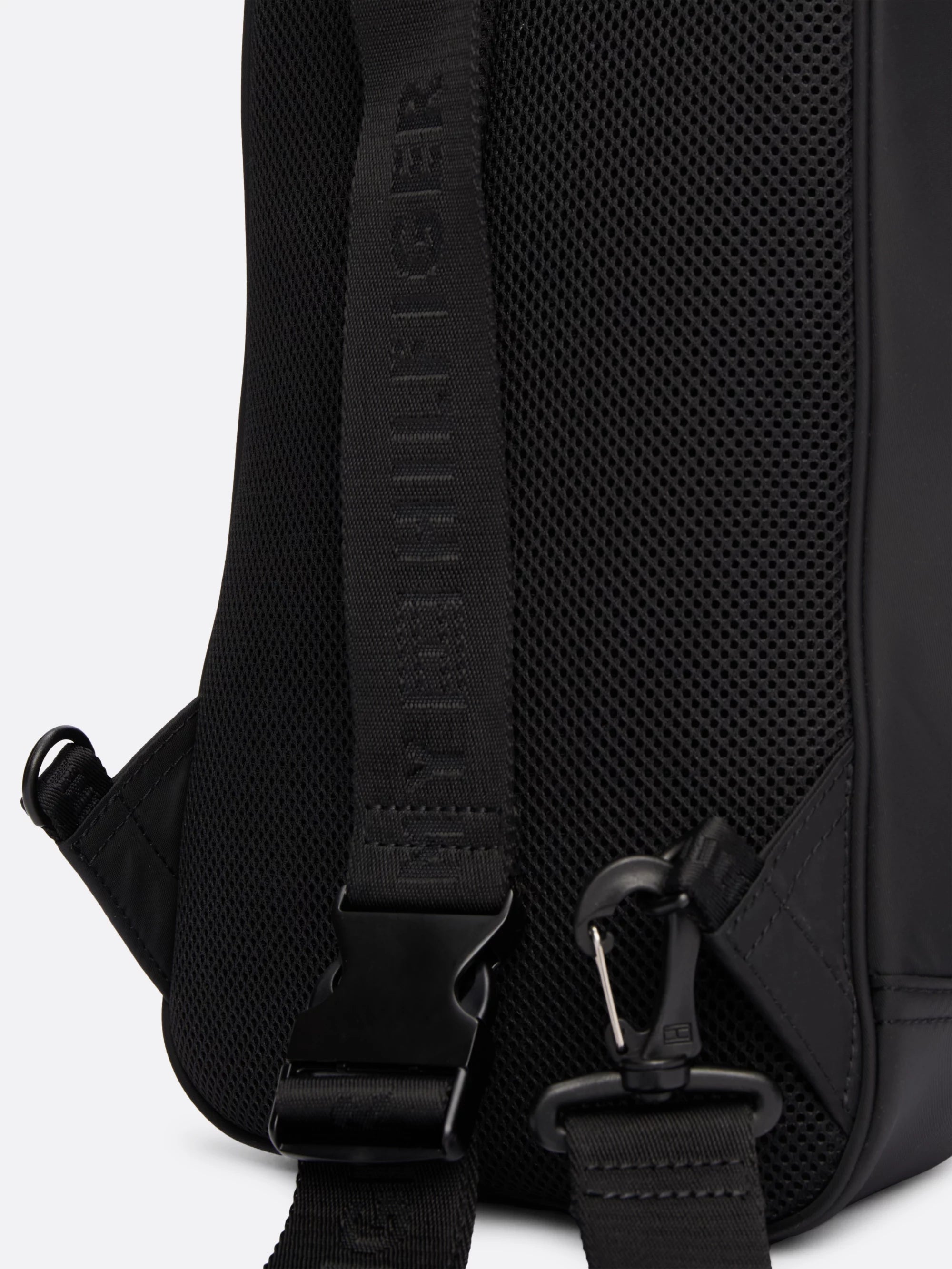 Tommy Hilfiger Mochila Repreve Sling Bag · imagen 3
