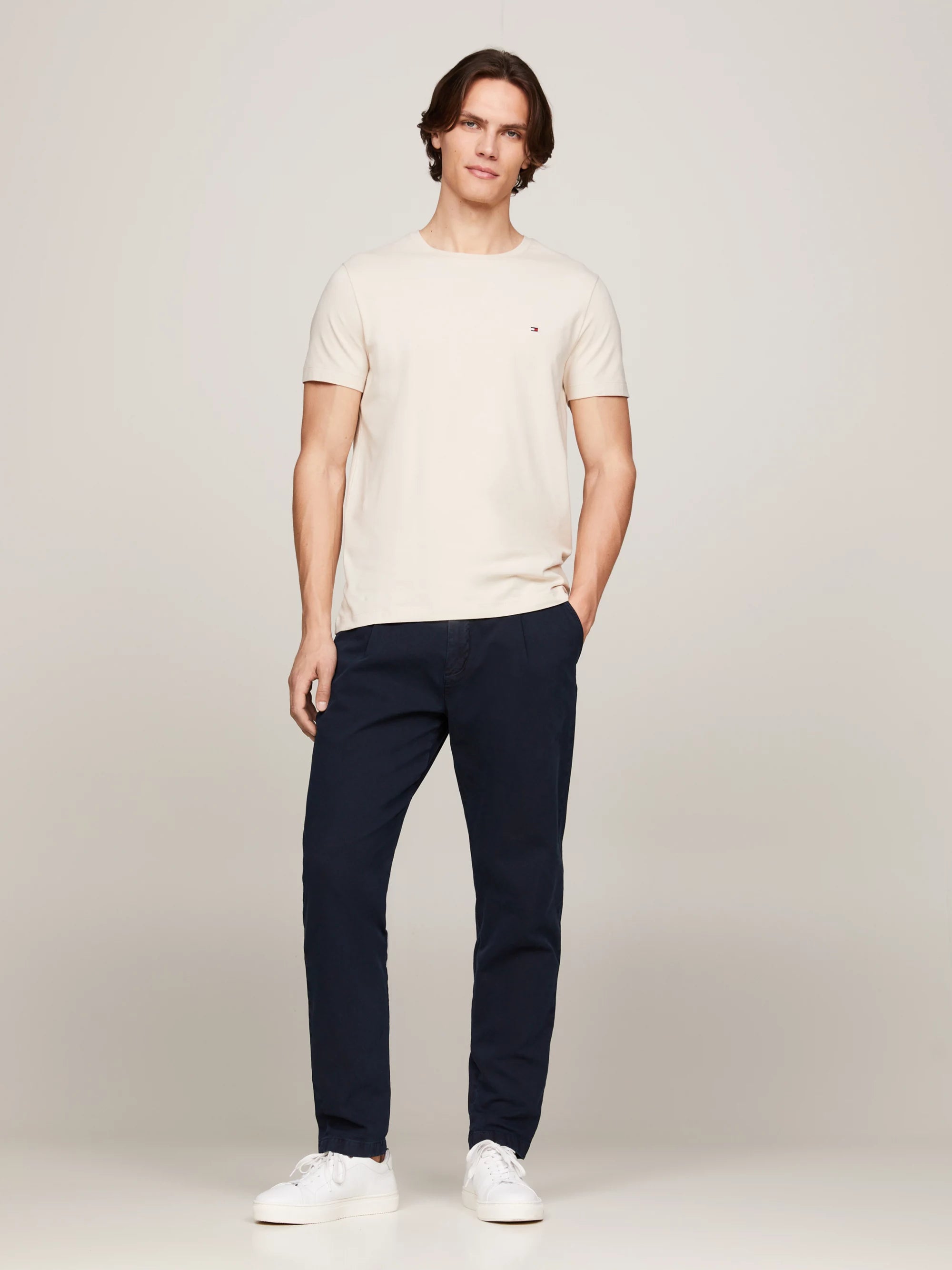 Camisetas Tommy Hilfiger Hombre Stretch Slim Fit Tee · Negro Rosa · imagen 2