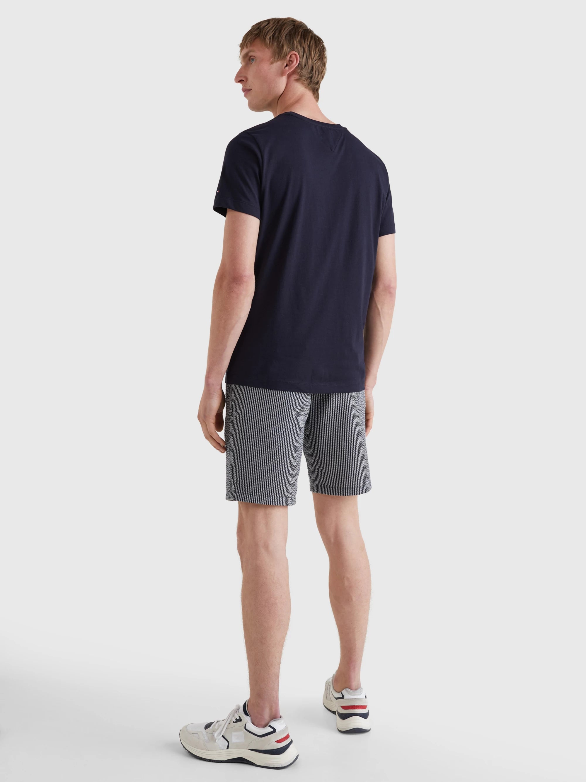 Camisetas Tommy Hilfiger Hombre Chest Corp Stripe Graphic Tee · imagen 4