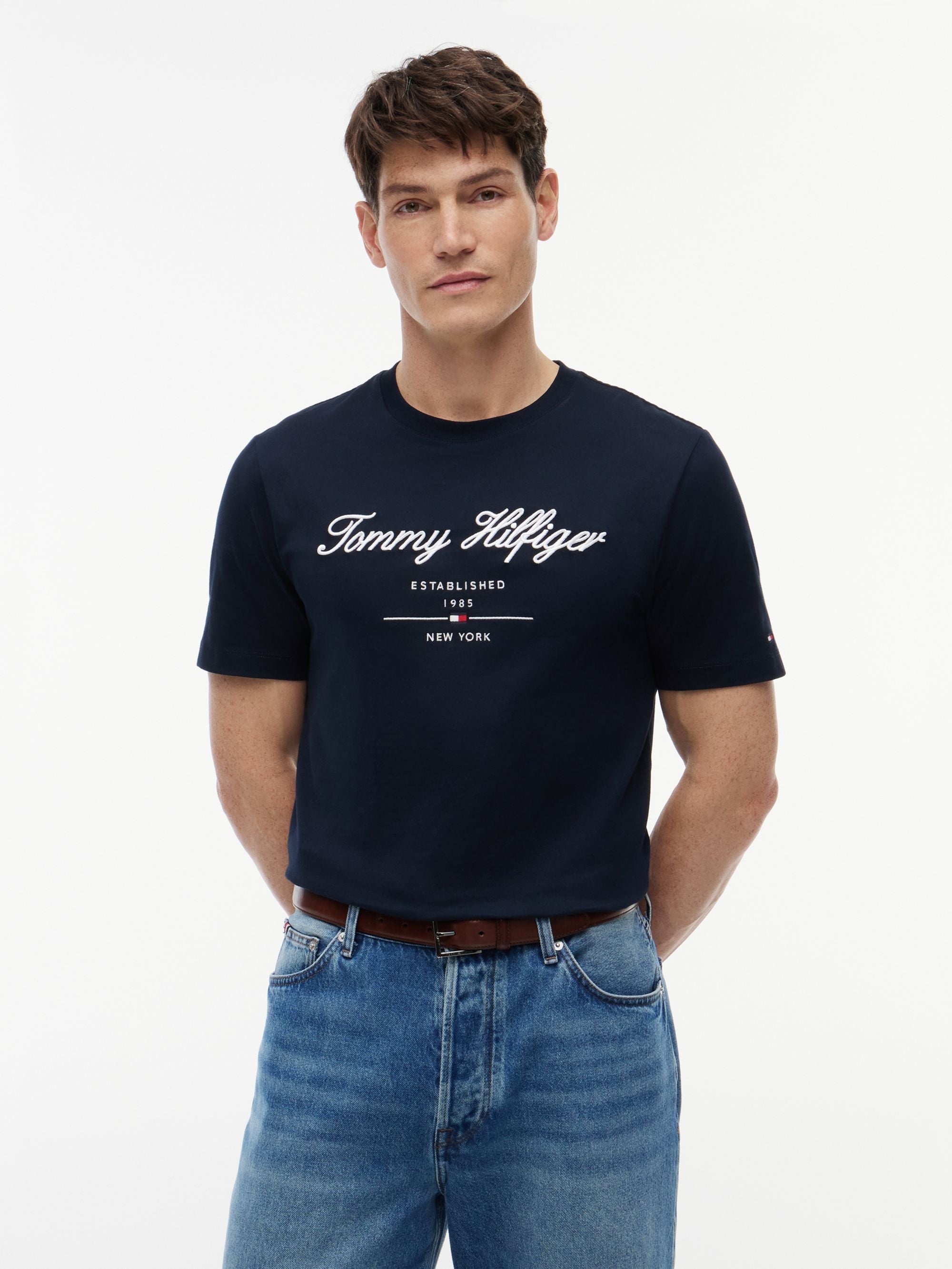 Camiseta Script Logo Azul Marino | Tommy Hilfiger · imagen 1