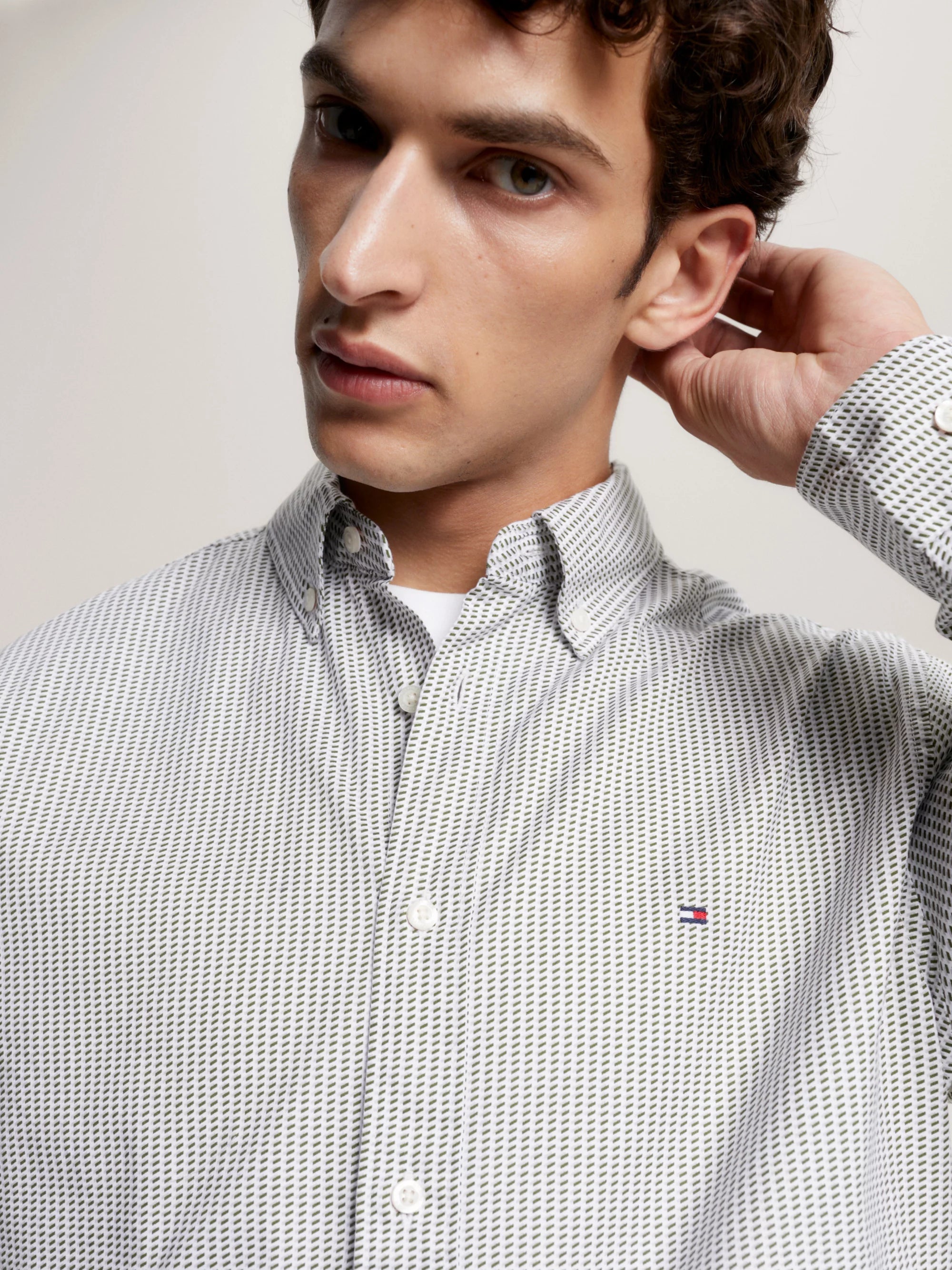 Camisas Tommy Hilfiger Hombre Natural Soft Flex Print Rf Shirt · imagen 3