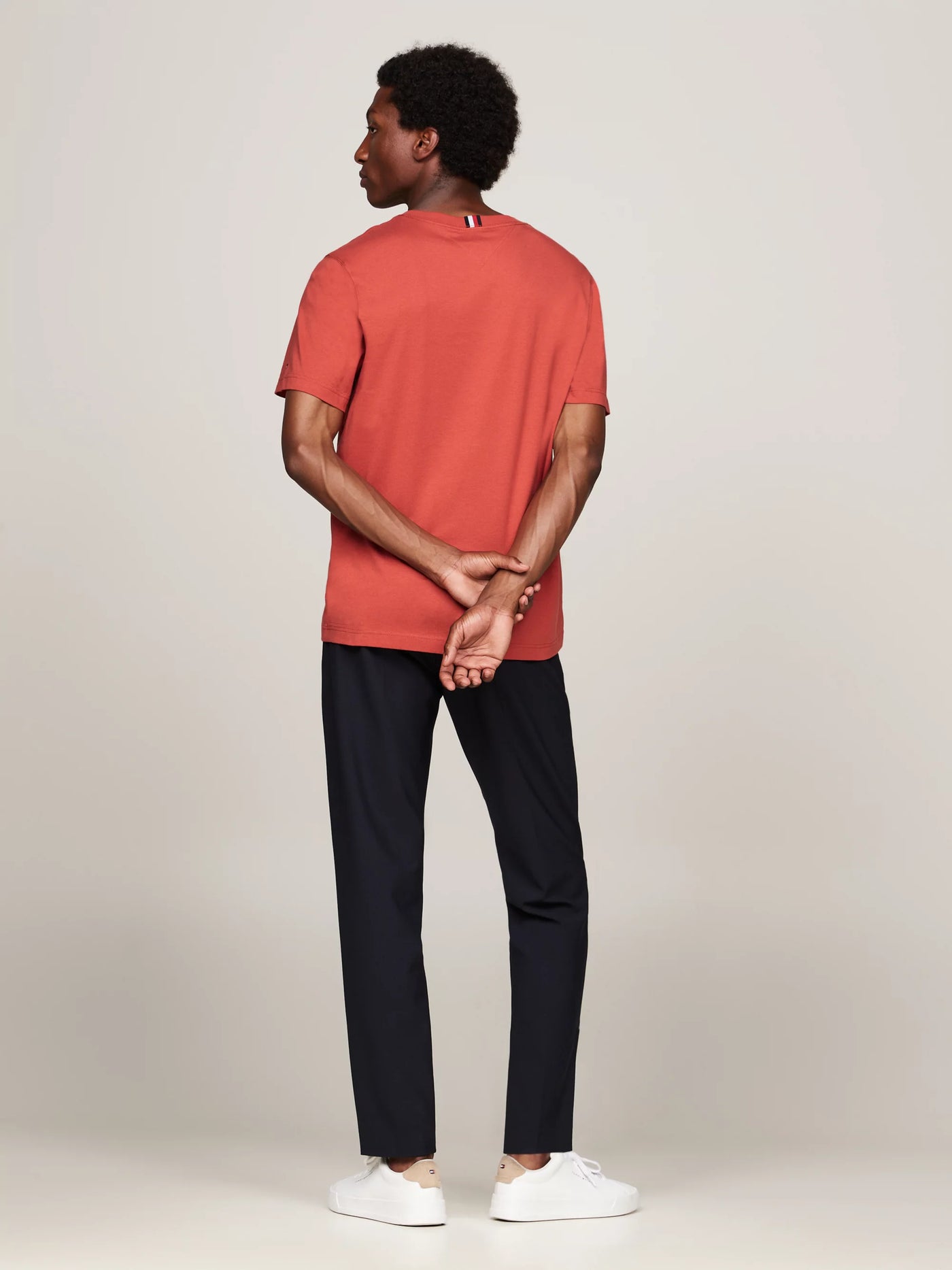 Camisetas Tommy Hilfiger Hombre Hilfiger Chain- Stitch Tee · Rojo Azul marino · imagen 4