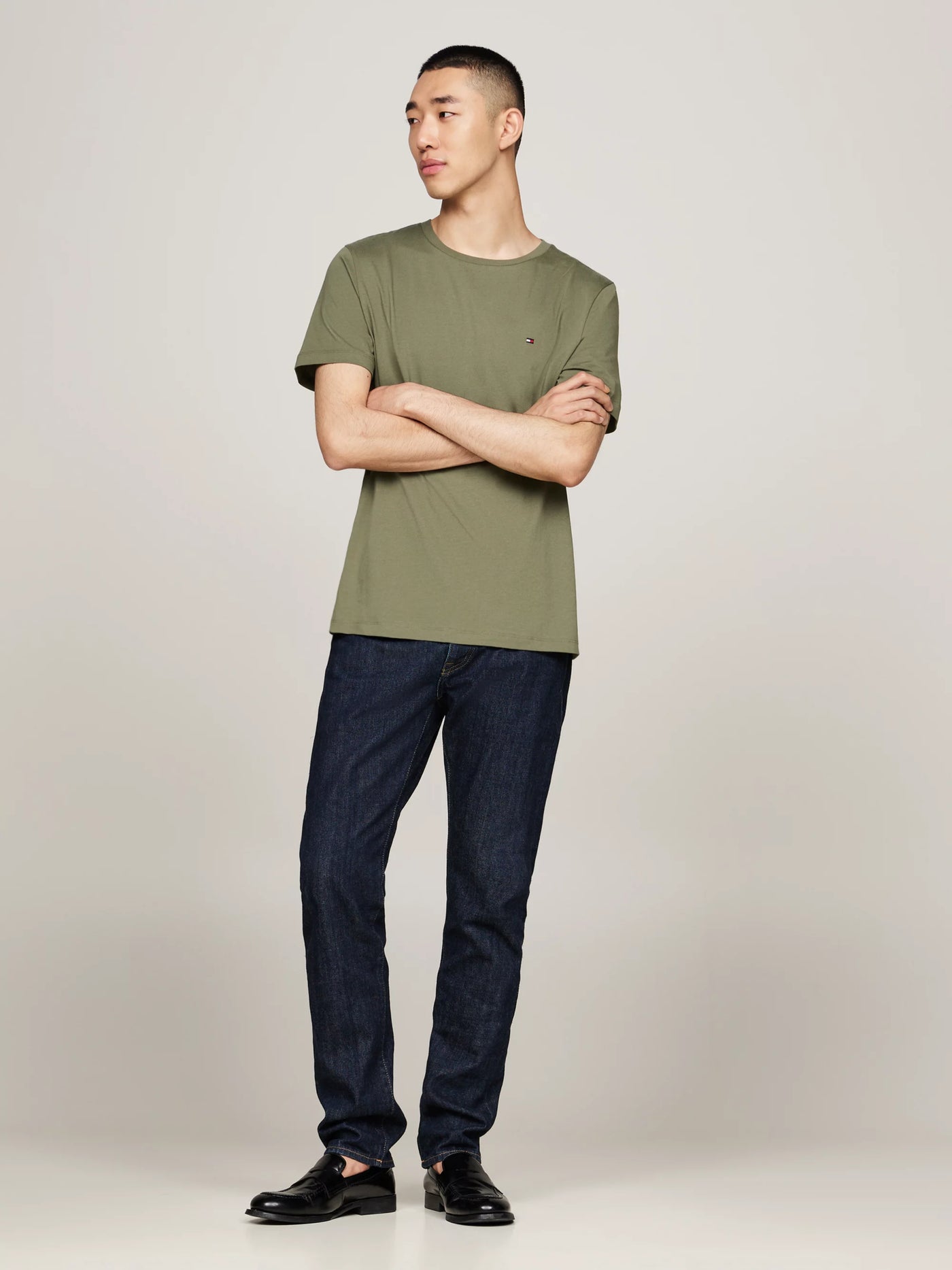 Camisetas Tommy Hilfiger Hombre Essential Reg Fit Solid Tee · imagen 2