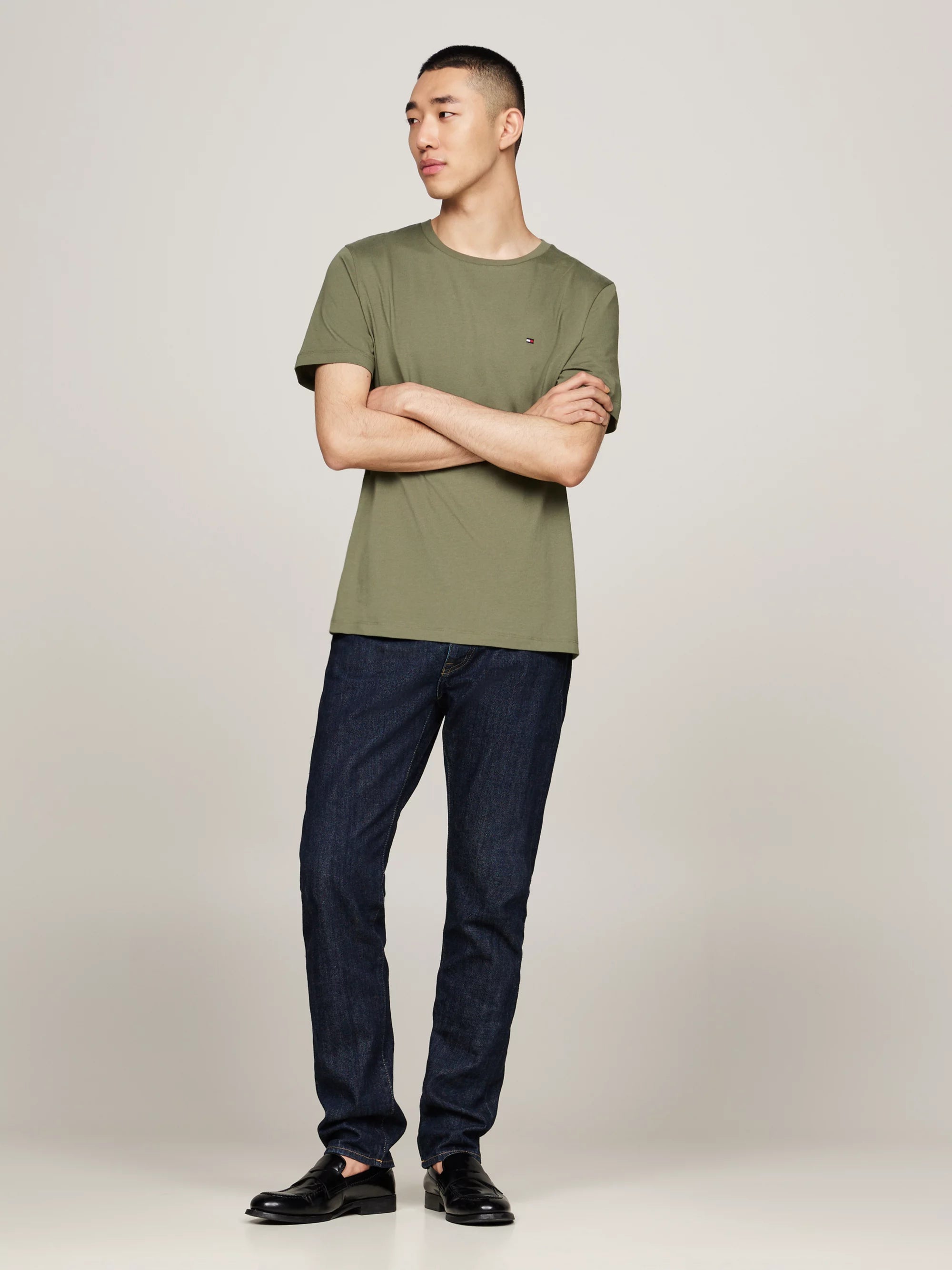 Camisetas Tommy Hilfiger Hombre Essential Reg Fit Solid Tee · imagen 2