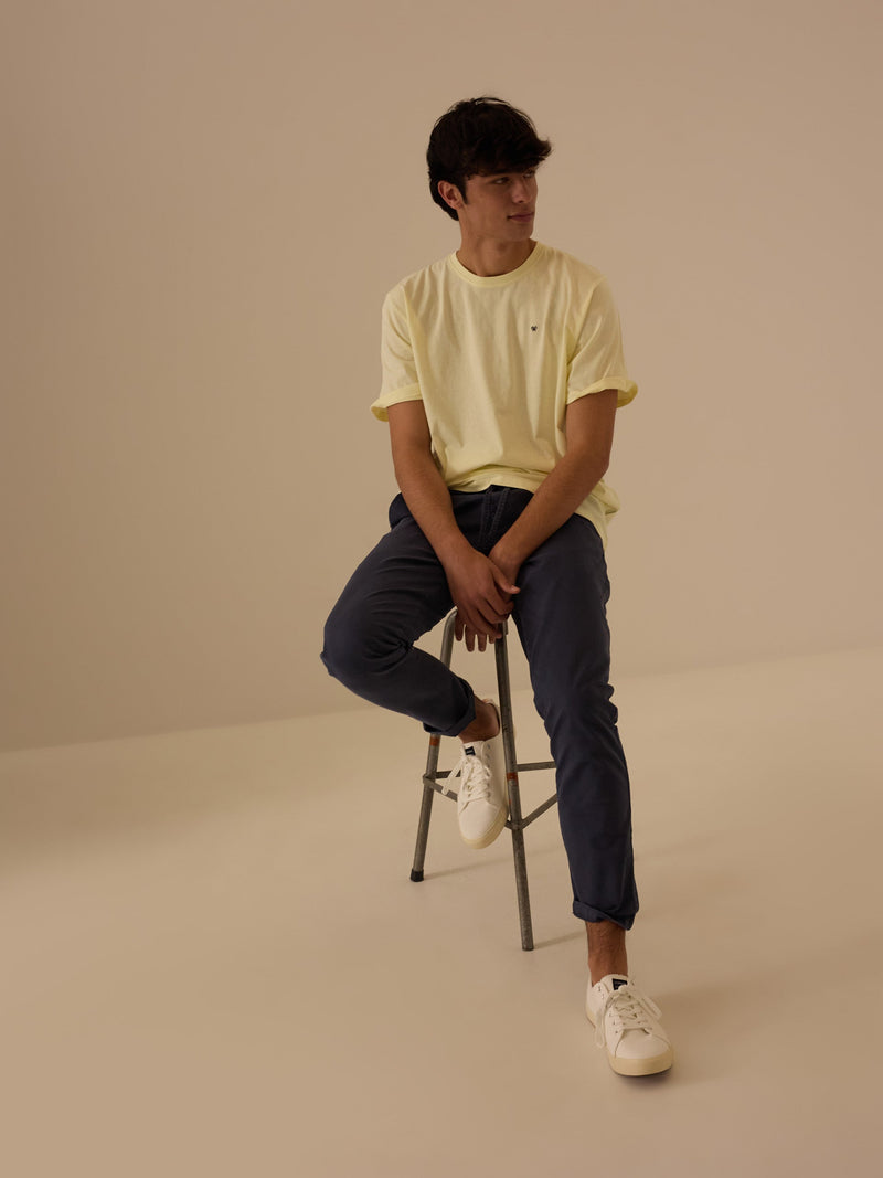 Camiseta Silbon Hombre Minilogo Amarillo · vista frontal modelo