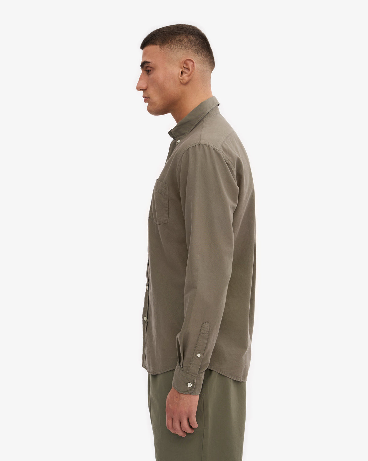 Camisa Button Down Organica Verde Oliva Empolvado | Colorful Standard · imagen 3