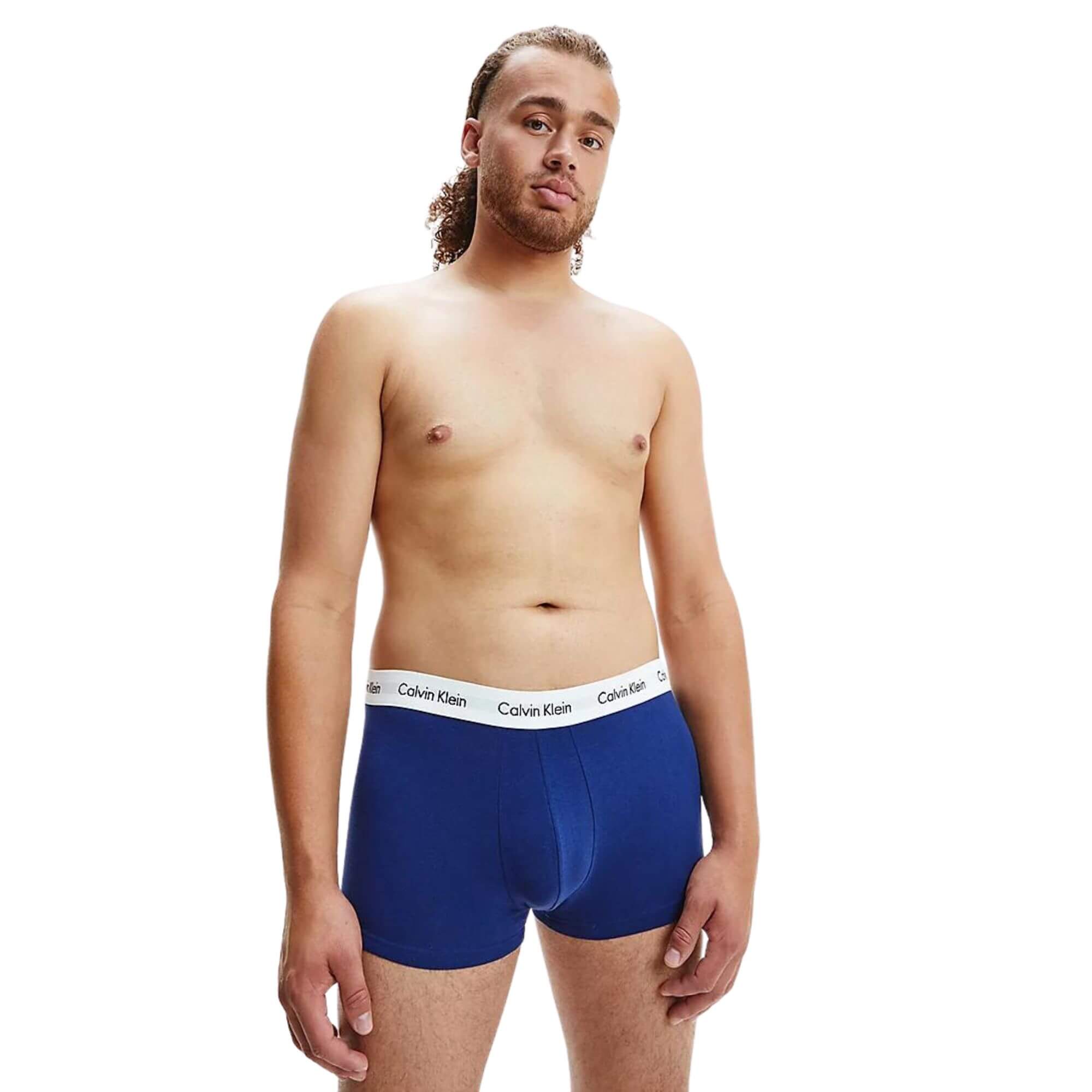 0000u2664gi03 Calzoncillo Boxer Calvin Klein 3P Low Rise Trunk · Azul marino Blanco · imagen 10